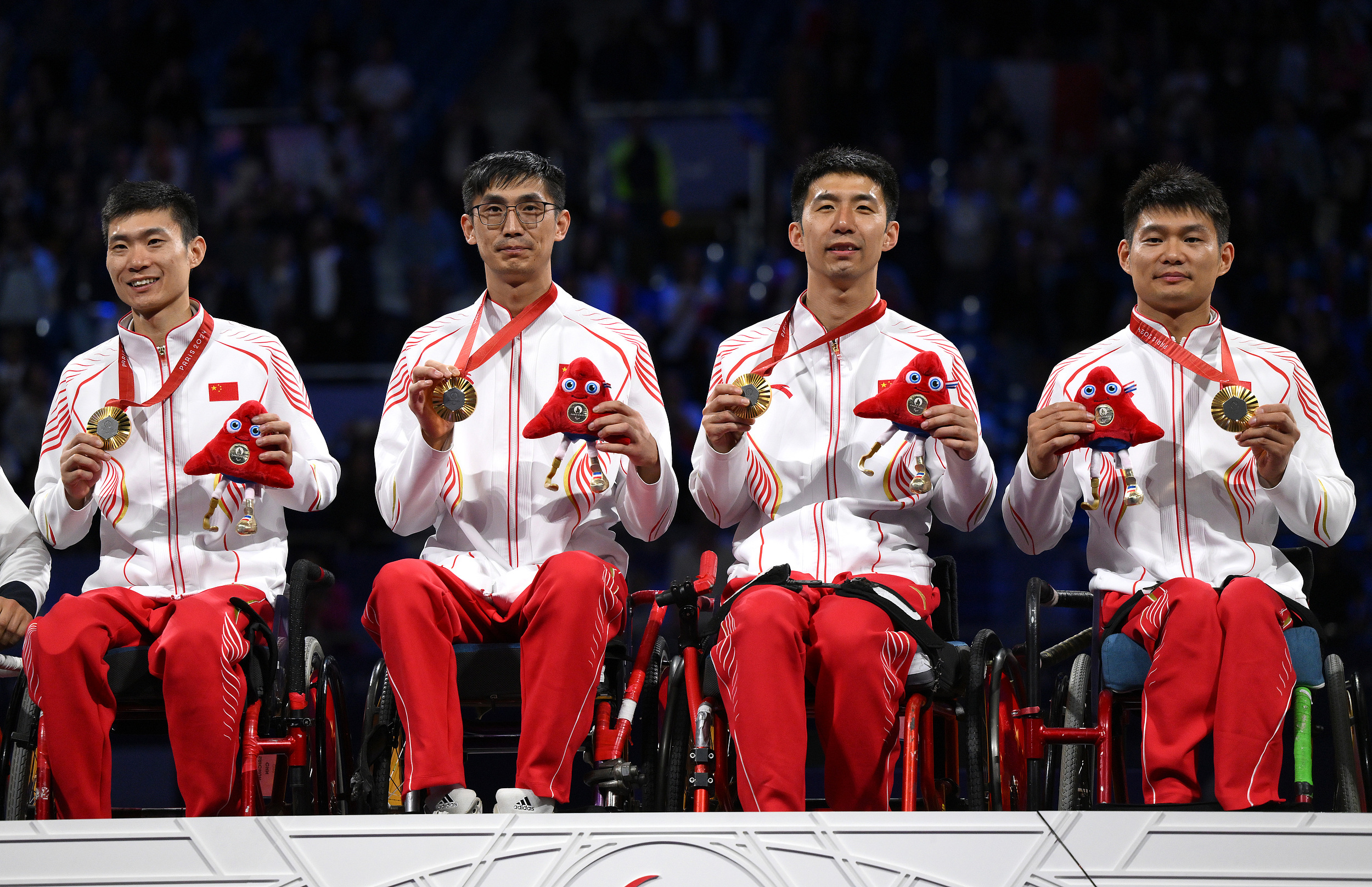 九游体育-澳大利亚选手击败对手，夺得击剑金牌