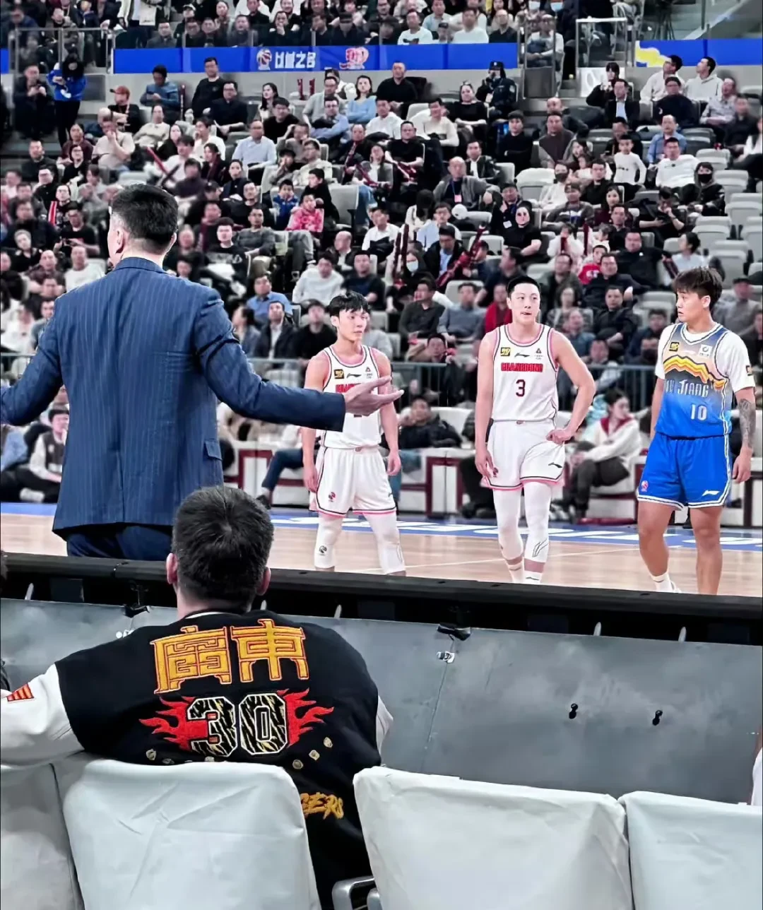 广东宏远队巨星再现神迹，战胜对手
