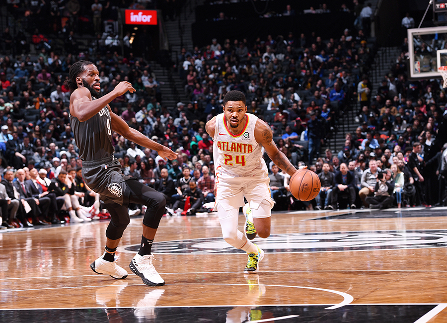 雄鹿队主场大胜老鹰,莲花座神射手葛拉茨秀的简单介绍 雄鹿队主场大胜老鹰,莲花座神射手葛拉茨秀的简单介绍