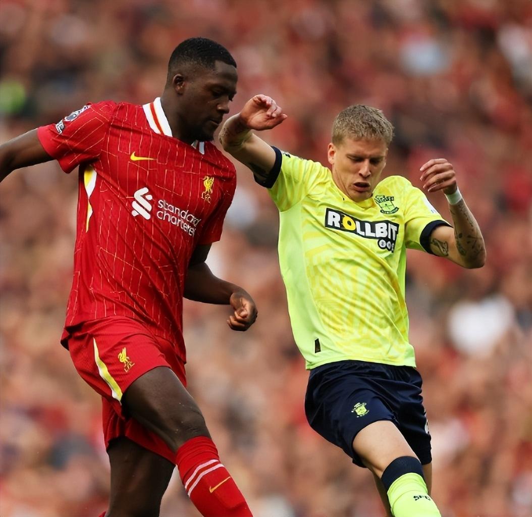 包含利物浦神锋双响，领衔荣登射手榜榜首的词条