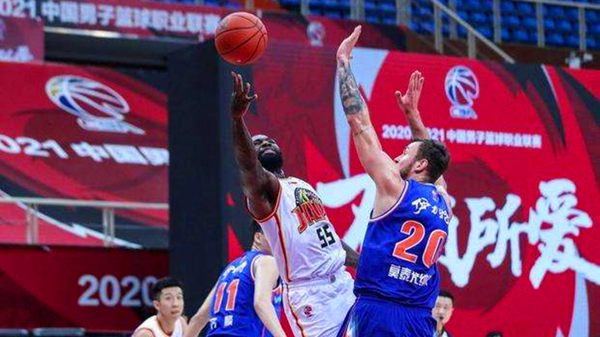 九游VIP-奥克兰篮球联赛内线双塔威力惊人