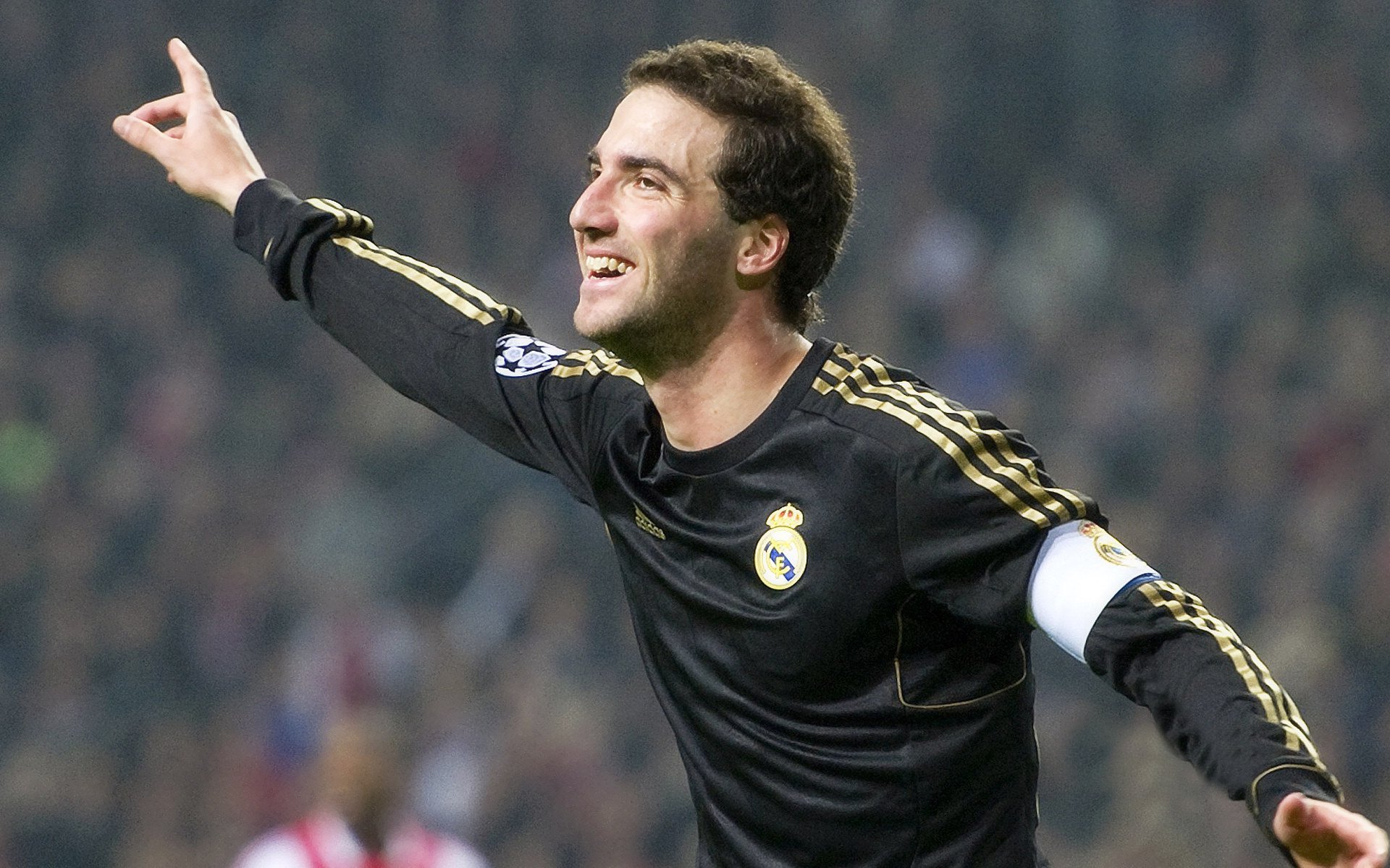 绿茵桑巴席卷西非海岸,皮克魔术师般掌控全场—巴西4-0几内亚技术性击倒实录