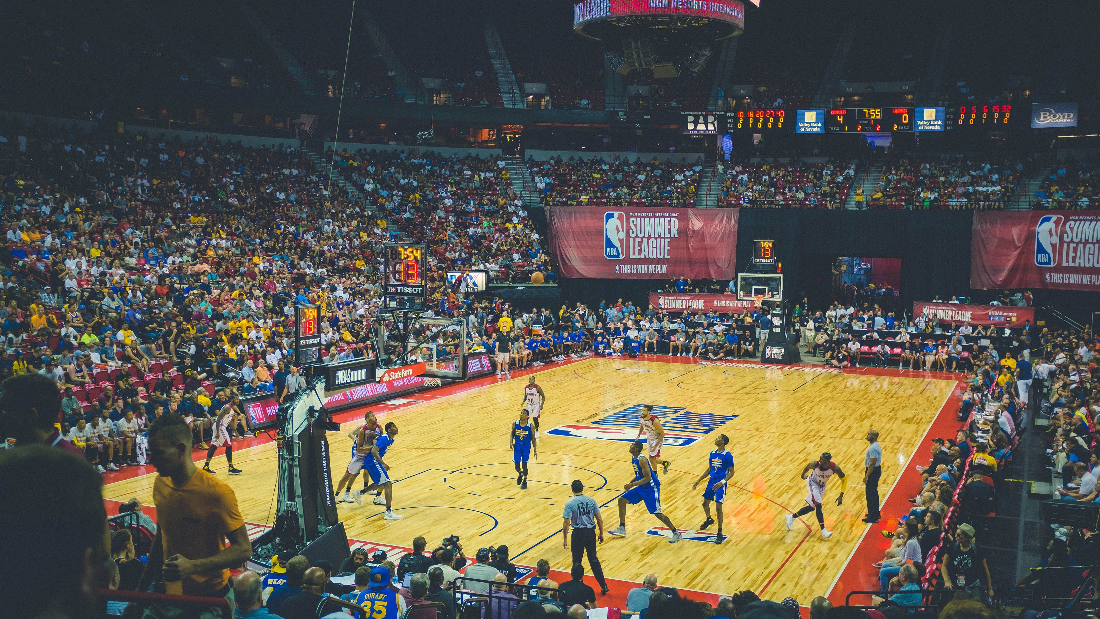 当四川青年军绝杀金州暗夜，东契奇的欧洲步与篮球无疆界